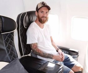 lionel messi airplane